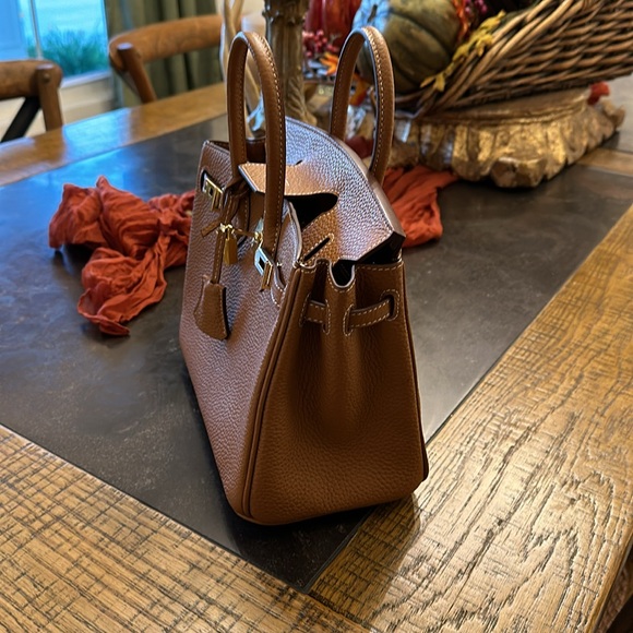 Beautiful Camel Leather Handbag. - Picture 5 of 7